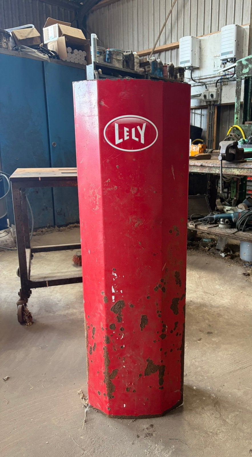 Lely discovery kap laadstation, Stalling