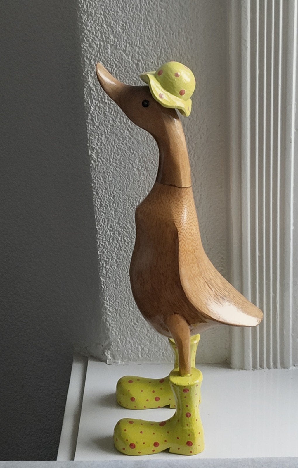 Houten eend met gele laarzen en hoedje met rode stippen, Ophalen of Verzenden, Nieuw, Meerkleurig, Hout