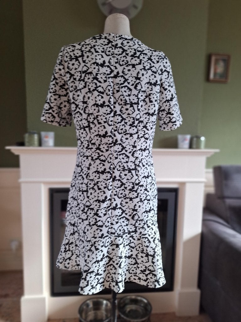 Caroline Biss wit zwarte bloemen jurk mt 40, Maat 38/40 (M), Verzenden, Wit, Zo goed als nieuw