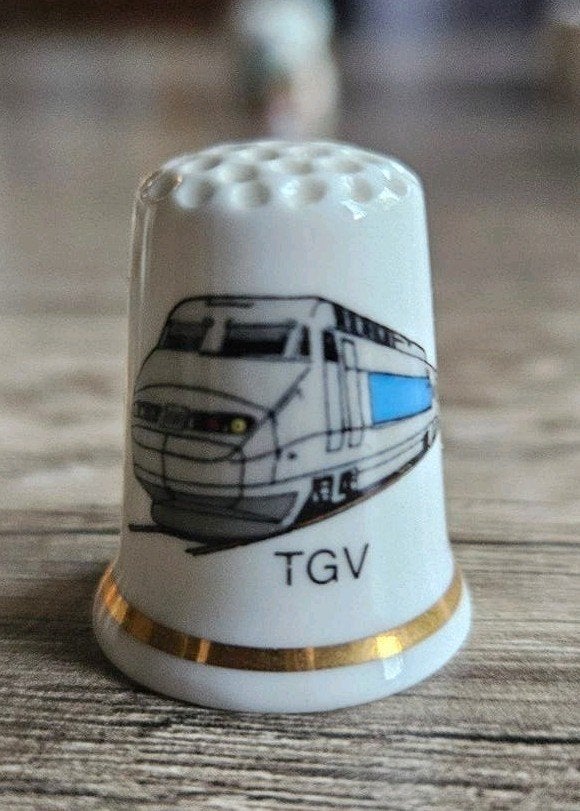 vingerhoedjes verzamelen  - trein - TGV, Verzamelen, Vingerhoedjes, Ophalen of Verzenden, Zo goed als nieuw, Porselein