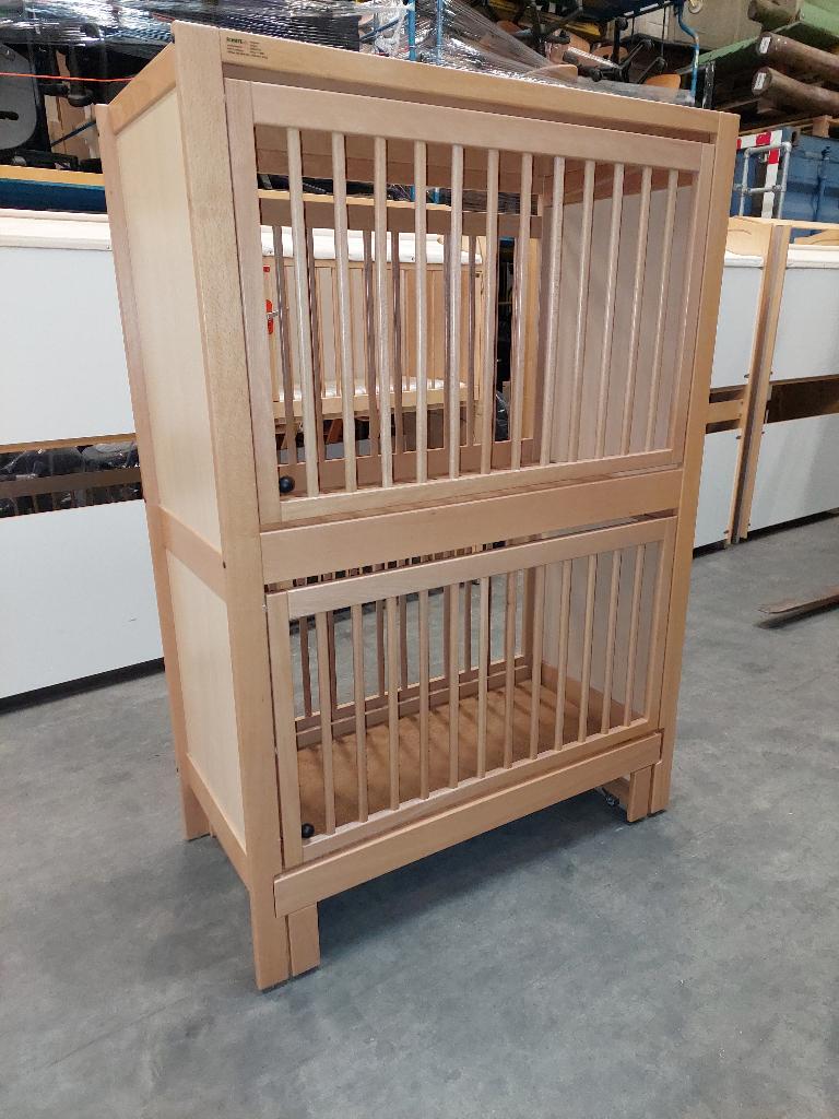 Schilte duoslaper / kinderopvangbed met uitrijdbare bedbodem, Ophalen of Verzenden, Zo goed als nieuw, Hoogslaper of Stapelbed
