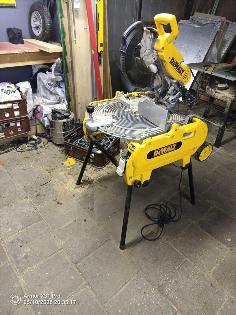 Dewalt D27107 Flip Model Zaagtafel - 2000W, Gebruikt, 70 mm of meer, Ophalen of Verzenden, Dewalt