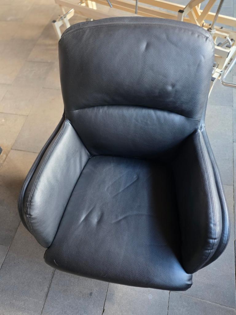 Zwarte kunstleren Draaifauteuil - Comfortabel en Stijlvol, Huis en Inrichting, Fauteuils, Ophalen, Gebruikt, 75 tot 100 cm, 75 tot 100 cm