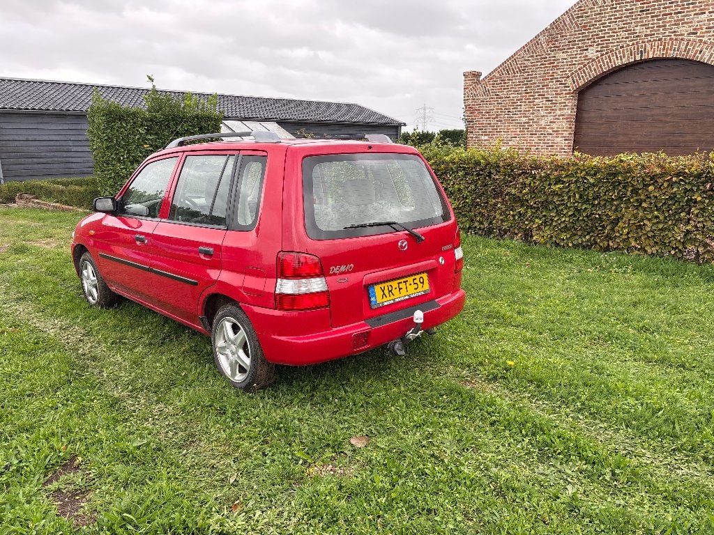 Mazda Demio 1.3 Comfort 1999 Rood, Auto's, Voorwielaandrijving, 410 kg, 31 €/maand, Particulier