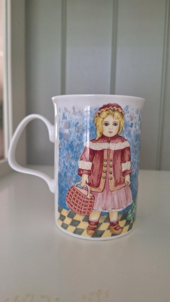 Vintage Roy Kirkham “Treasured Dolls” mokken – set van 7, Huis en Inrichting, Keuken | Servies, Ophalen of Verzenden, Zo goed als nieuw