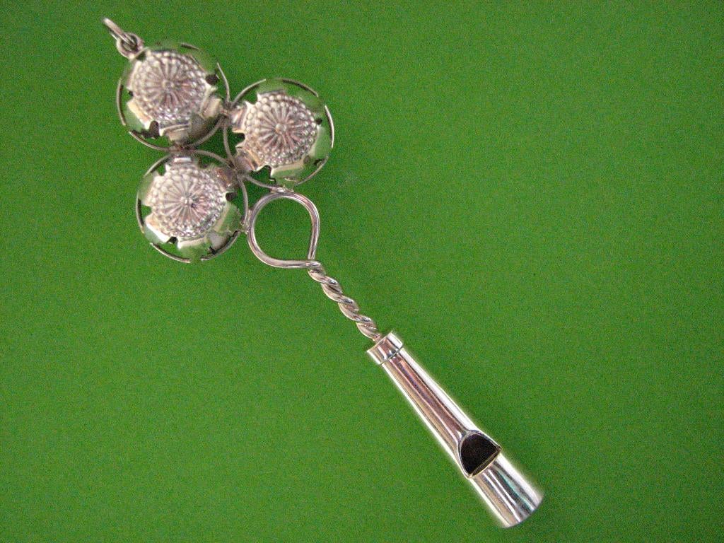 Mooi apart geheel zilver rammelaar met 3 belletjes - fluitje, Verzenden, Zilver
