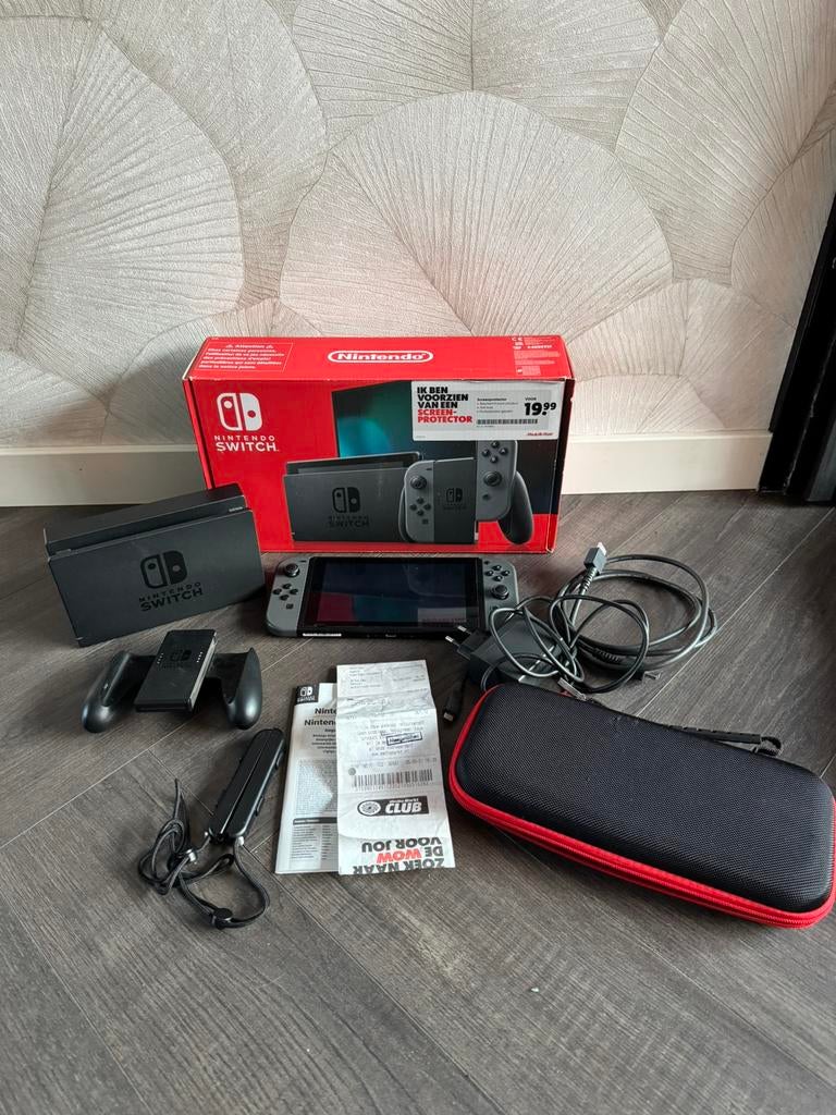 Nintendo Switch V2 Grijs, Spelcomputers en Games, Spelcomputers | Nintendo Switch, Ophalen of Verzenden, Zo goed als nieuw, Met 2 controllers