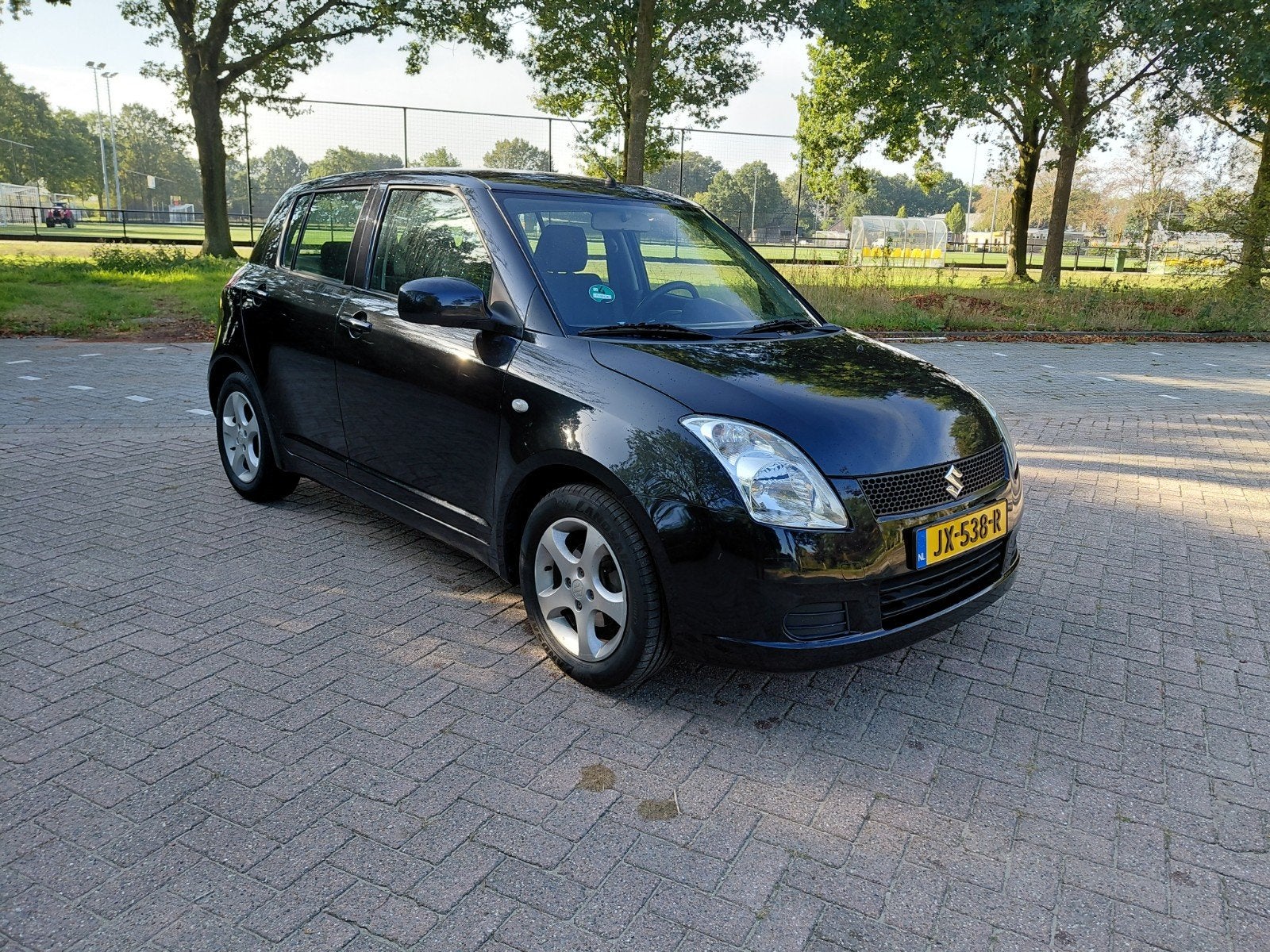 Suzuki Swift 1.3 5D 2006 Zwart AIRCO, Auto's, Suzuki, Voorwielaandrijving, Dealer onderhouden, Stof, Zwart