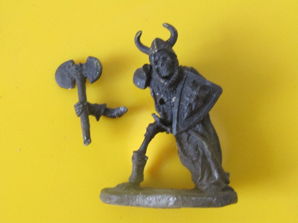 Skeleton Champion with Haunted Axe and Laughing Shield, Met verf, Gebruikt, Verzenden, Figuurtje(s)