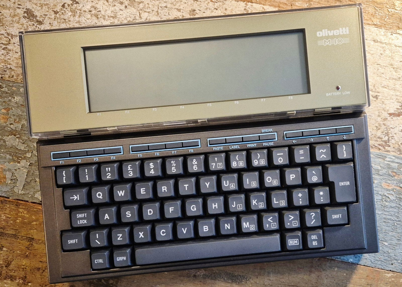 Olivetti M10, zeer goede staat, originele tas/documentatie, Computers en Software, Ophalen, Olivetti
