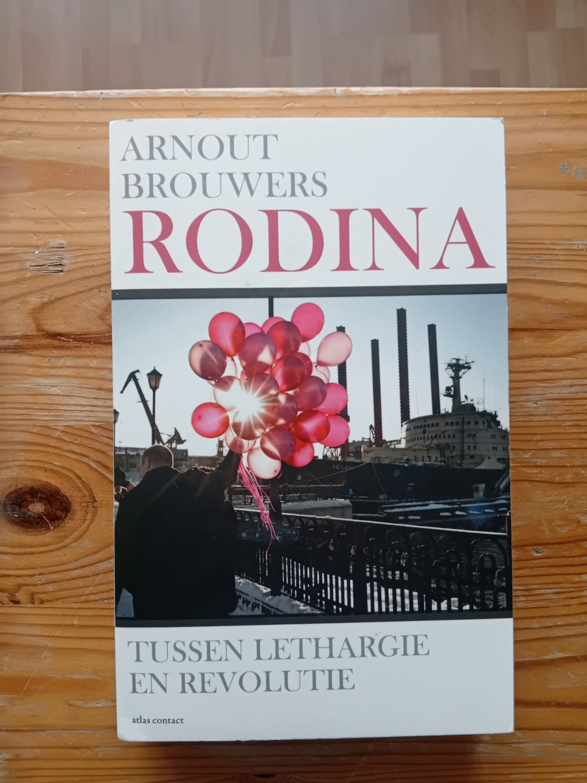 Rodina: Tussen lethargie en revolutie - Arnout Brouwers, Ophalen of Verzenden, Zo goed als nieuw, Arnout Brouwers, Nederland