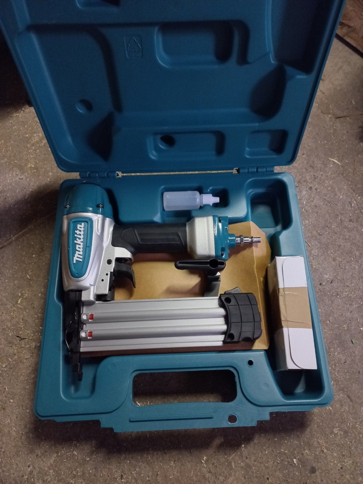 NIEUW.Makita Tacker/Nietmachine in koffer, Doe-het-zelf en Verbouw, Gereedschap | Handgereedschap, Ophalen, Nieuw, Tacker/nietmachine