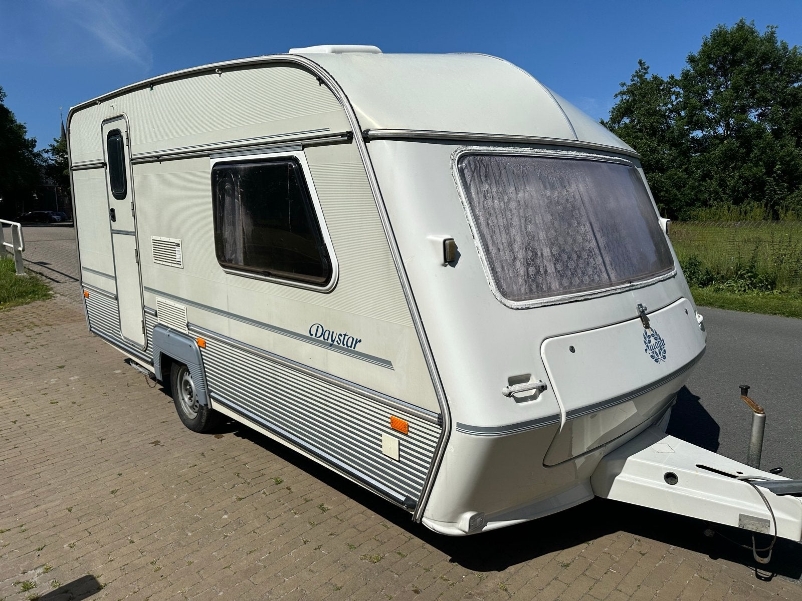 Award Daystar caravan met oven - cassetoilet - koelkast, Caravans en Kamperen, Overige merken, Rondzit, Omvormbare zithoek, Bedrijf