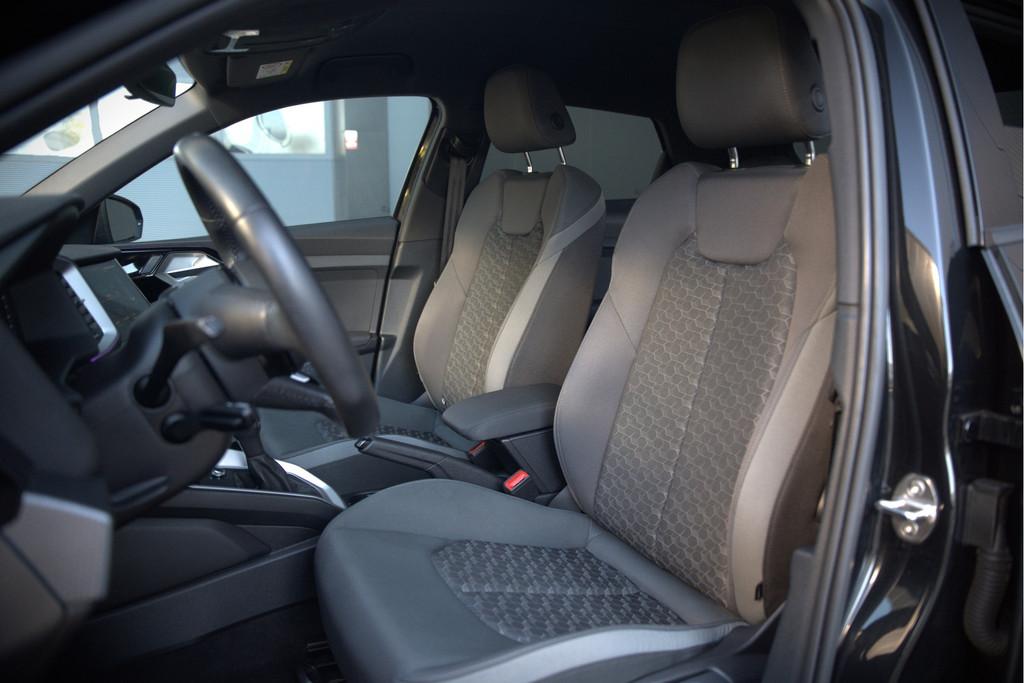 Audi A1 Sportback 35 TFSI S Line edition one S-Line | Bang &, Auto's, Audi, Stof, 4 cilinders, 150 pk, Bedrijf