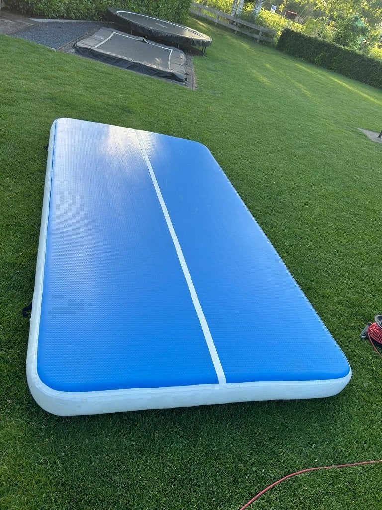 Airtrack Mat 4 m  2 m – zo goed als nieuw + pomp, Sport en Fitness, Turnen, Ophalen, Blauw, Overige typen, Maat 36 t/m 42