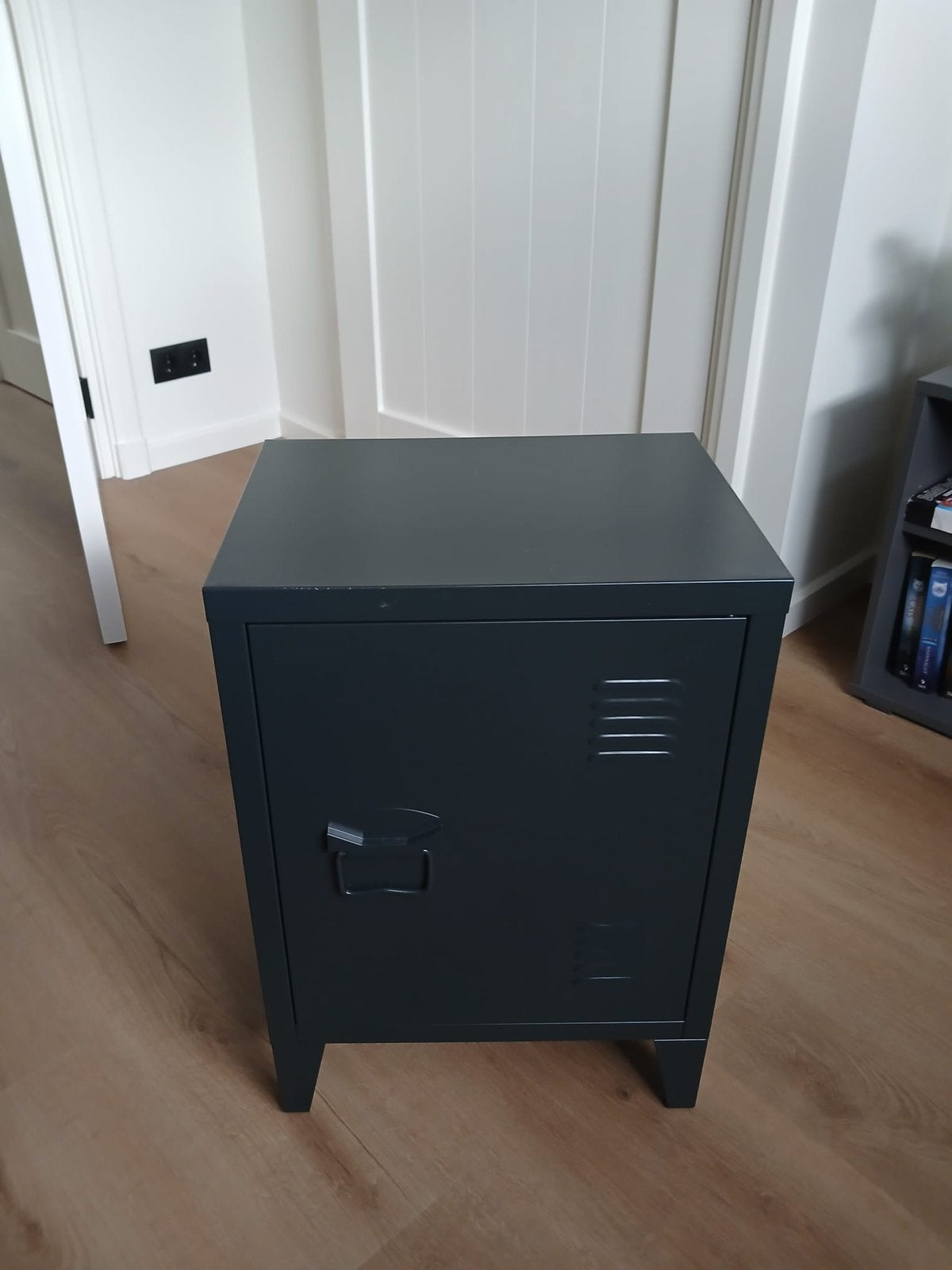 Locker zwart/donker grijs, Ophalen, Zo goed als nieuw