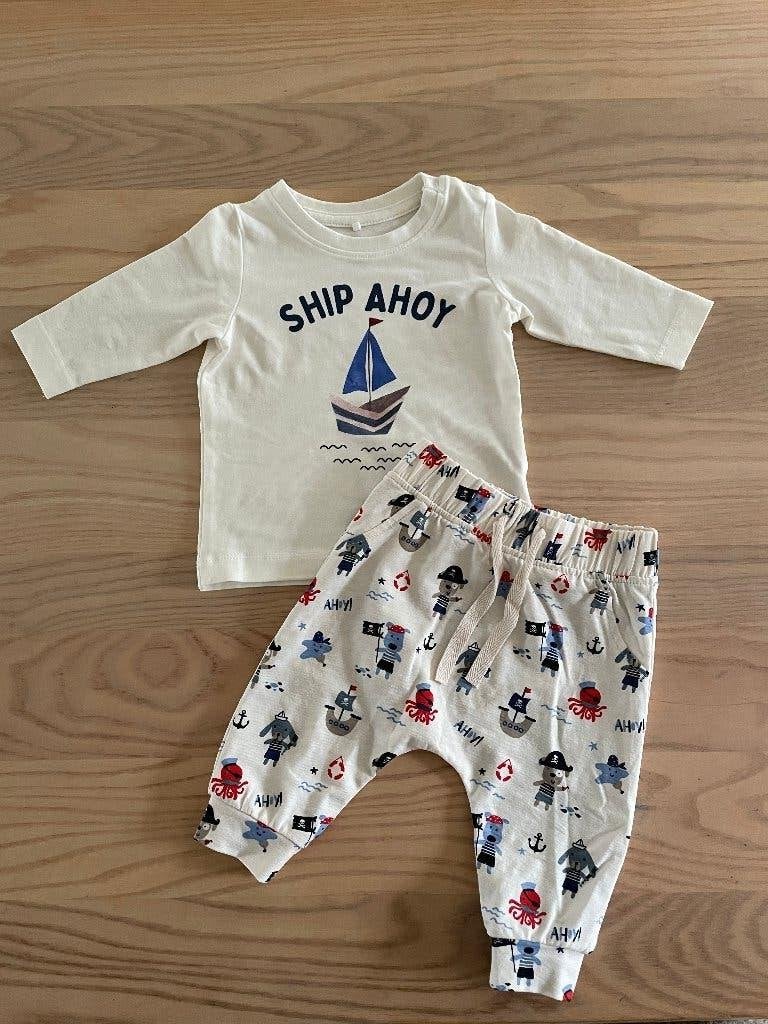 Name It Setje: Shirt 'Ship Ahoy' & Piratenbroekje (mt 56), Kinderen en Baby's, Ophalen of Verzenden, Zo goed als nieuw, Setje