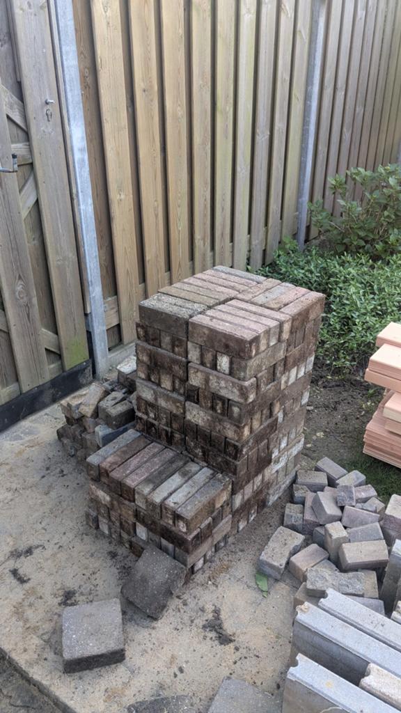 Gratis af te halen: Ruim 20m² stenen en waaltjes, Ophalen, Gebruikt, Klinkers, 10 m² of meer