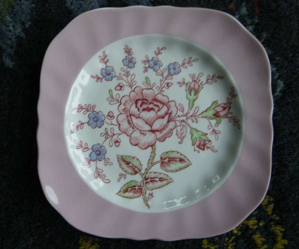 Johnson Brothers/Bros ROSE CHINTZ  Vierkant bordje 19½ cm, Overige merken, Ophalen of Verzenden, Zo goed als nieuw, Bord(en)