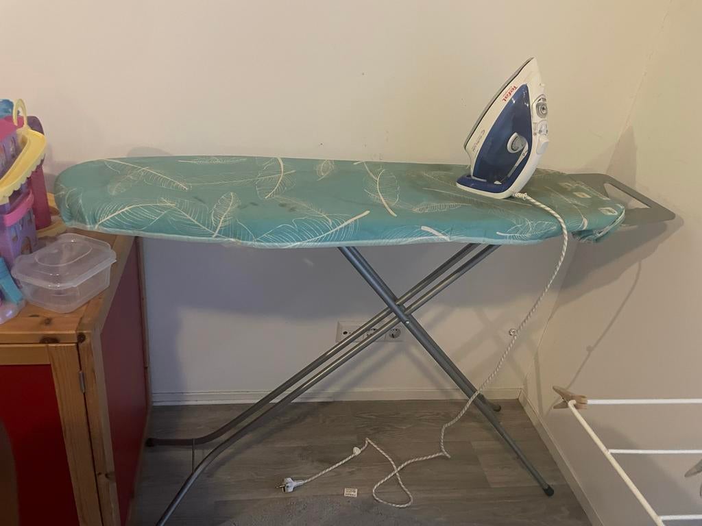 Tefal Strijkijzer met Strijkplank - Gebruikt, Witgoed en Apparatuur, Strijkijzers en Strijkplanken, Gebruikt, Strijkijzer met snoer