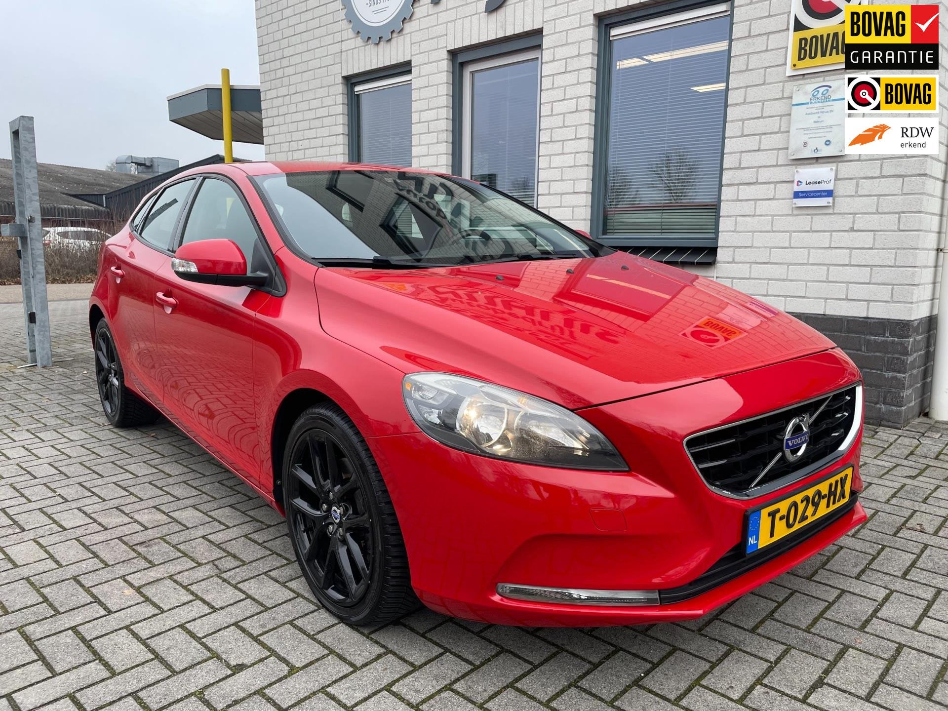 Volvo V40 1.6 D2 Momentum / Trekhaak / Cruise Controle / Air, Voorwielaandrijving, Stof, Gebruikt, Zwart