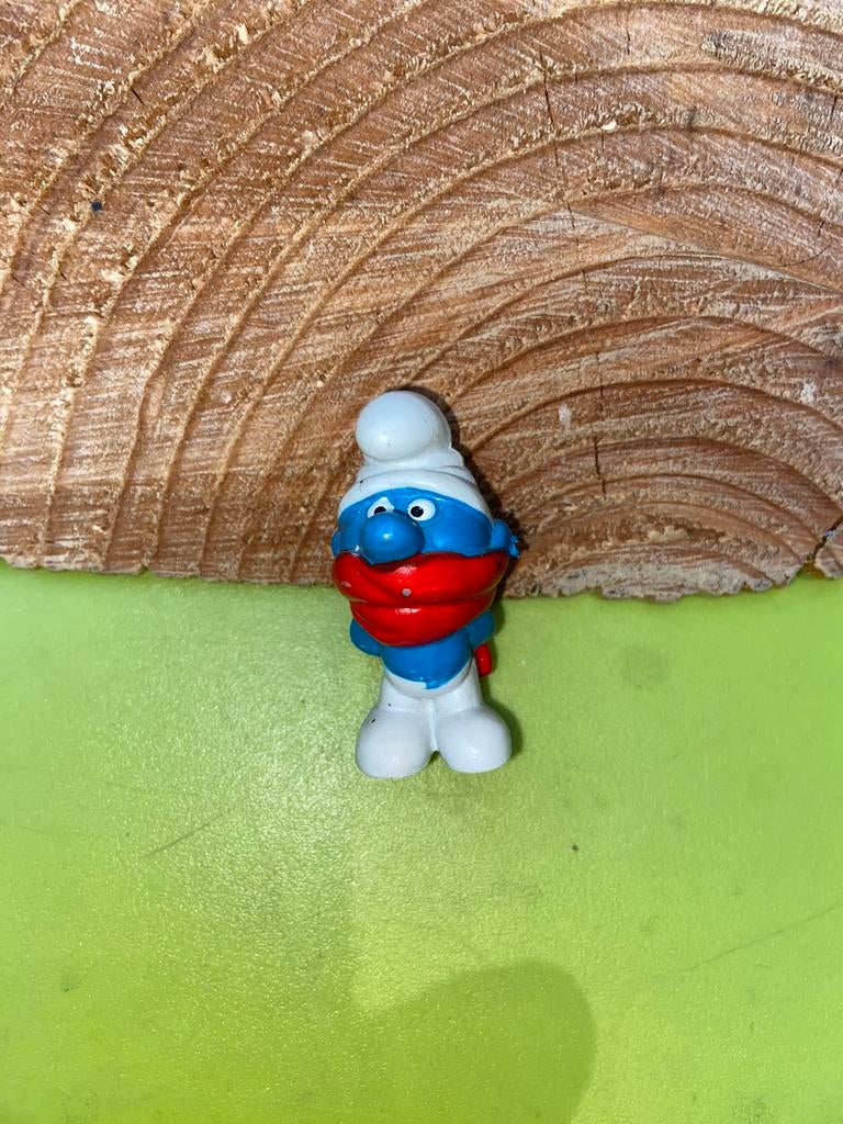 Smurfen smurf met rode sjaal, Verzamelen, Smurfen, Ophalen of Verzenden, Zo goed als nieuw, Verschillende Smurfen