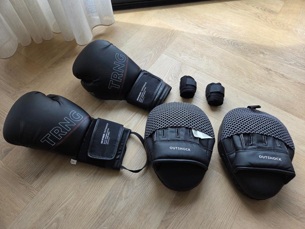 Bokshandschoenen en pads set - TRNG & Outshock, Sport en Fitness, Vechtsporten en Zelfverdediging, Zo goed als nieuw, Overige