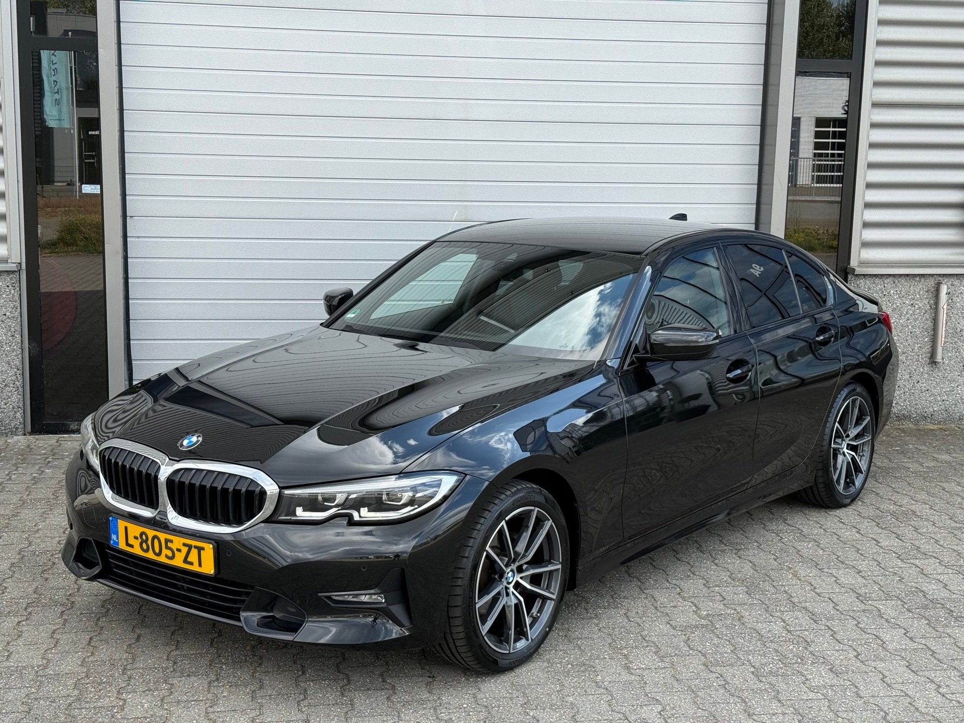 BMW 3-serie 318i M Pakket int. Shadowline, Automaat, 1998 cc, Achterwielaandrijving, Gebruikt