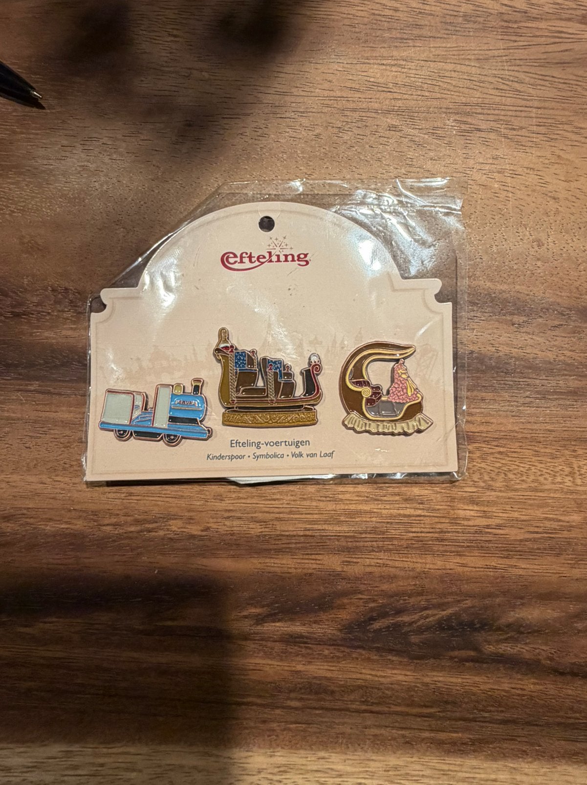 Efteling pinset voertuigen 1 op kaartje, Ophalen of Verzenden, Button of Speldje