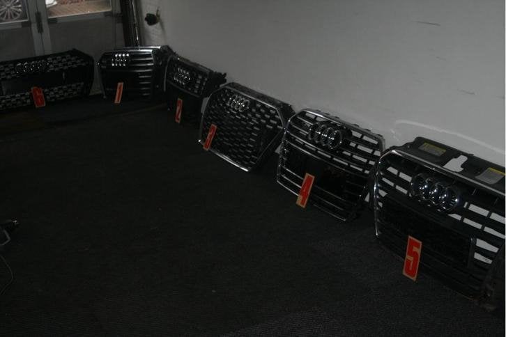 AUDI  GRILL   1XA4  1XA3  1XA6  1XA3 1XA1 1X E-TRON 1XQ7, Niet ingevuld, Gebruikt, Voor, Niet ingevuld