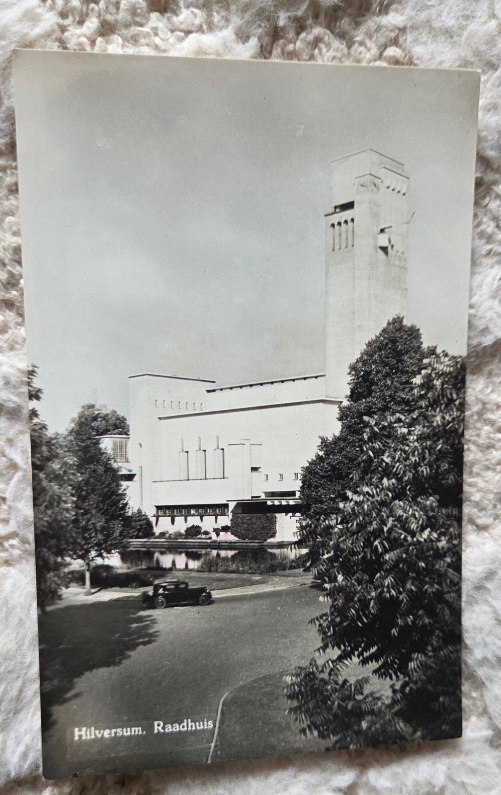 Hilversum Raadhuis, Verzamelen, Ansichtkaarten | Nederland, Ongelopen, Noord-Holland, 1920 tot 1940, Verzenden