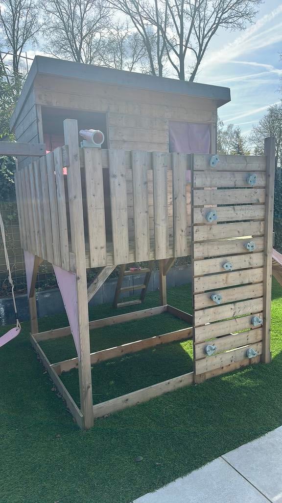 Houten speelhuisje met roze glijbaan, Ophalen of Verzenden, Gebruikt, Hout