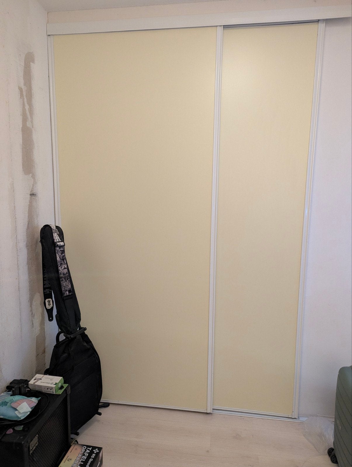 2 schuifdeuren licht geel (overschilderbaar)., Huis en Inrichting, Kasten | Kledingkasten, Ophalen, Overige materialen, Gebruikt