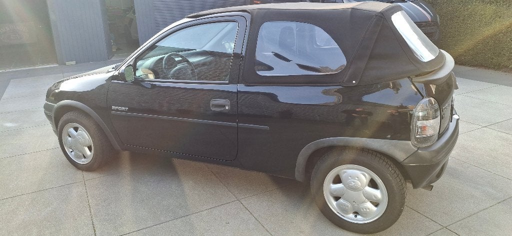 Opel corsa b cabrio, Auto's, Oldtimers, Voorwielaandrijving, Stof, 60 pk, Zwart