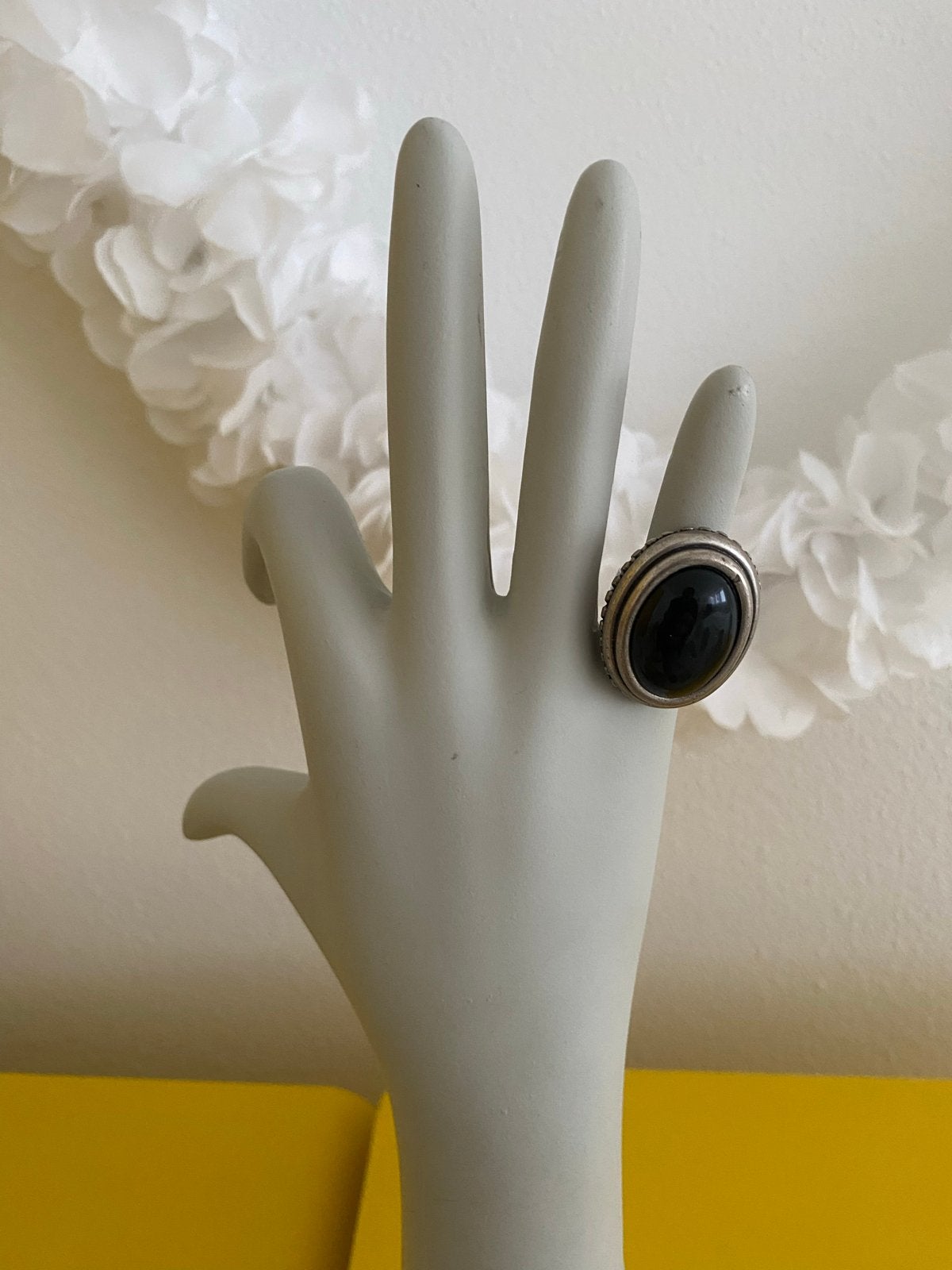 Super mooie ring met zwarte steen, Sieraden, Tassen en Uiterlijk, 18 tot 19, Gebruikt, Zwart, Ophalen of Verzenden