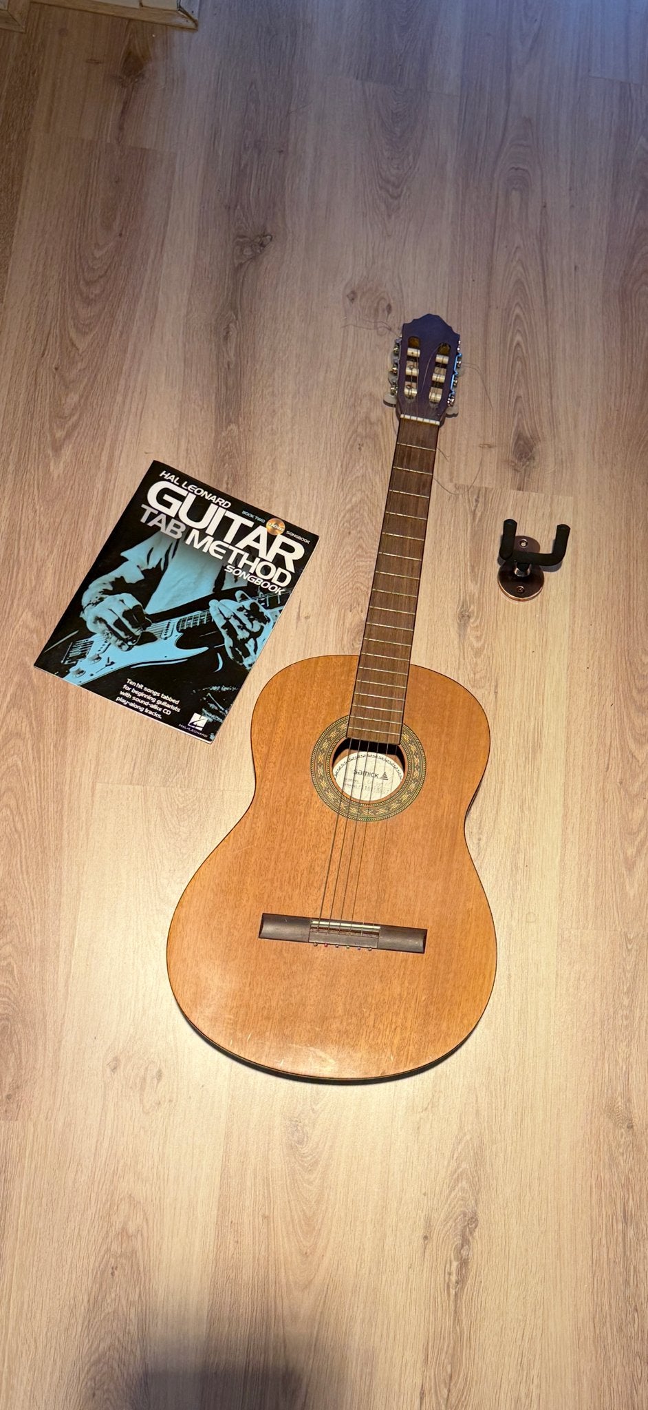Samick gitaar met lesboek en ophangsysteem, Muziek en Instrumenten, Ophalen, Gebruikt, Klassieke of Spaanse gitaar