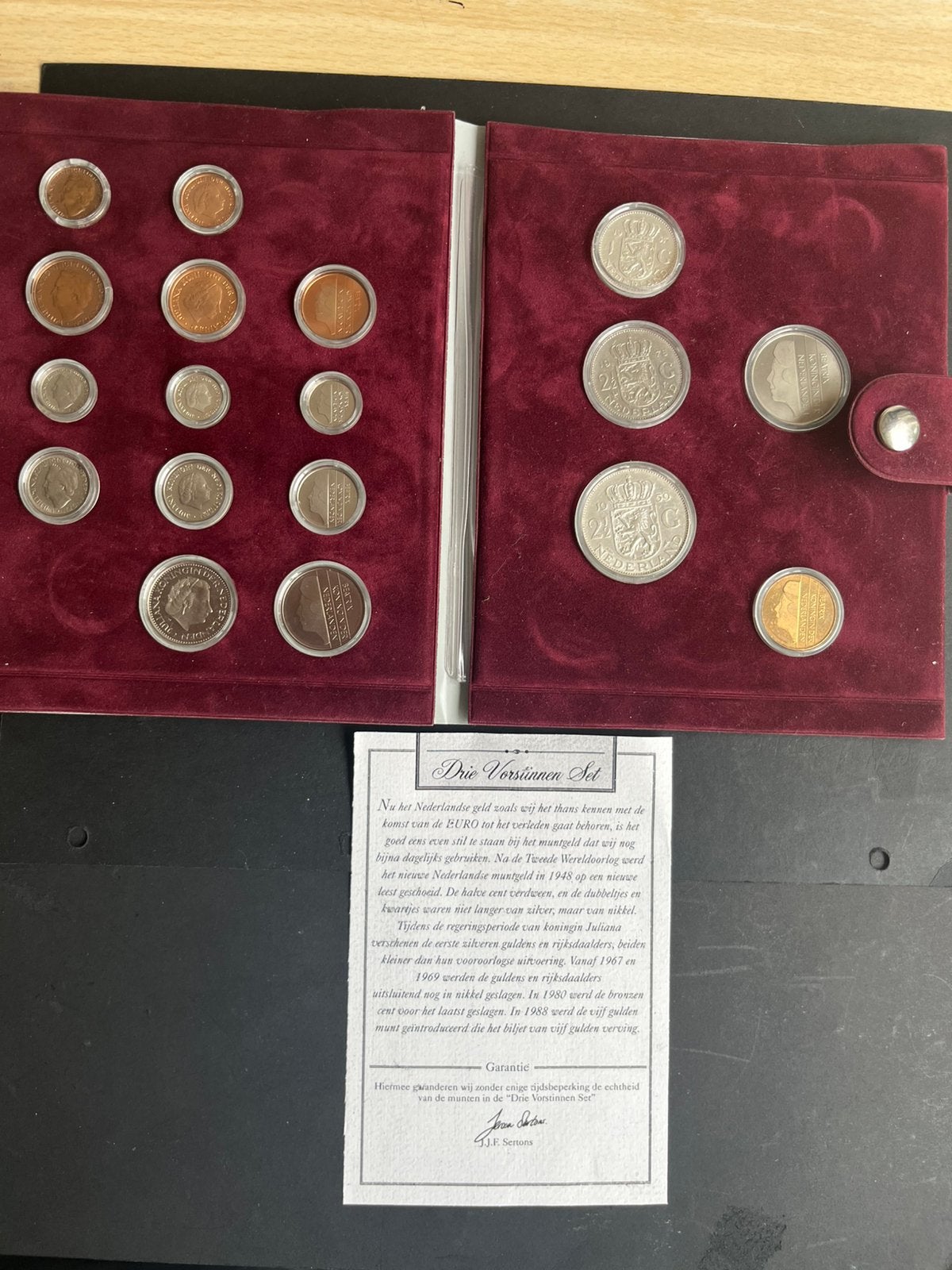 DRIE VORSTINNEN SET MET 2 ZILVEREN MUNTEN, Postzegels en Munten, Munten | Nederland, Koningin Juliana, Zilver, 2½ gulden, Verzenden