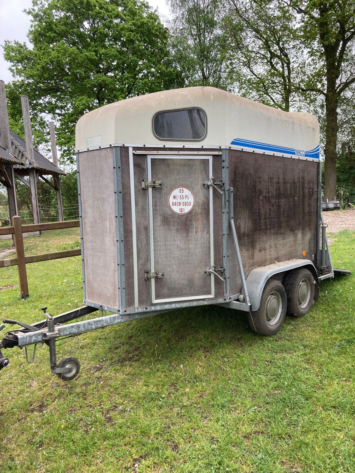 Waco 2-paards trailer uit 2001, Ophalen, Gebruikt, Hout