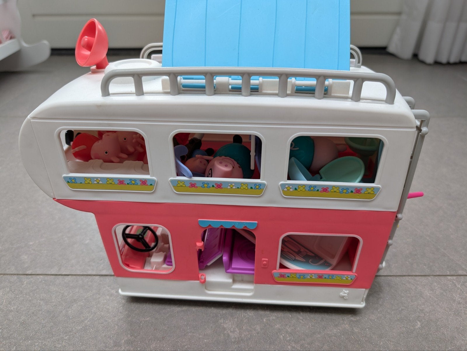 Peppa pig camper compleet, Ophalen of Verzenden, Zo goed als nieuw, Poppenhuis