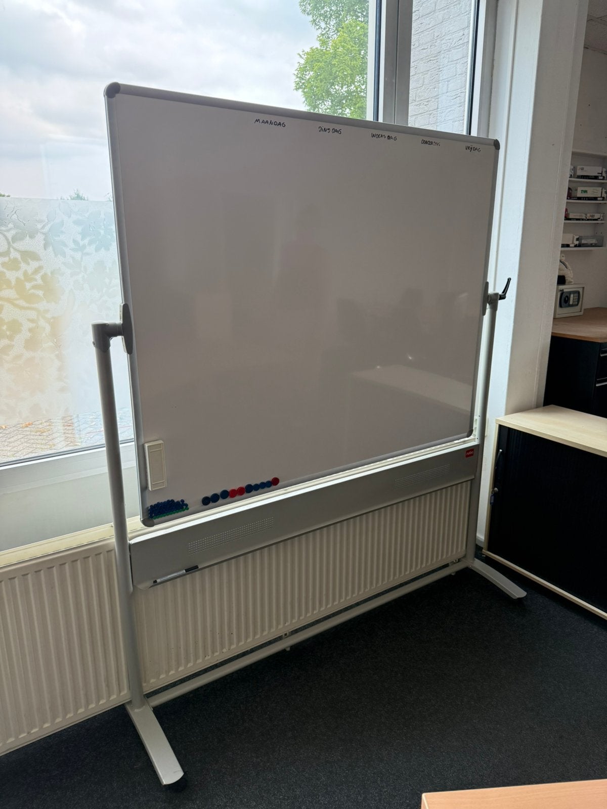 Verrijdbaar whiteboard, Ophalen, Zo goed als nieuw