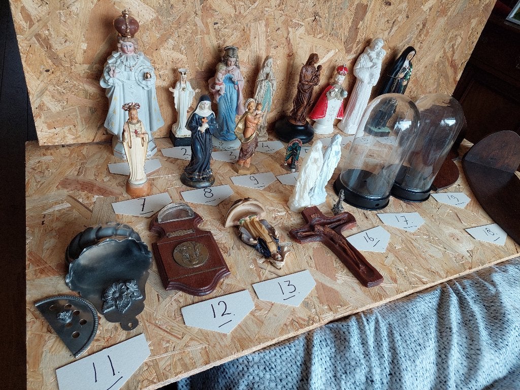 Vele religieuze beeldjes / In vele materialen / In één koop, Antiek en Kunst, Antiek | Religie, Ophalen of Verzenden