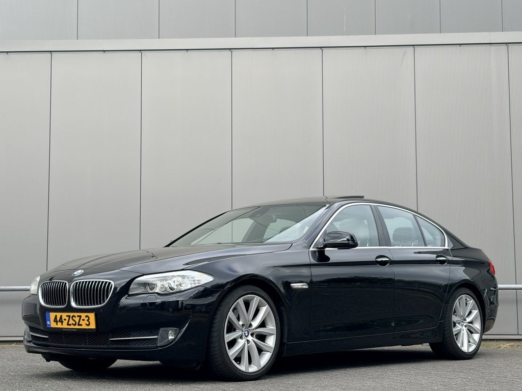 BMW 5 Serie 520i High Executive - leder - airco - navi - tre, Auto's, Automaat, Euro 5, Gebruikt, Beige