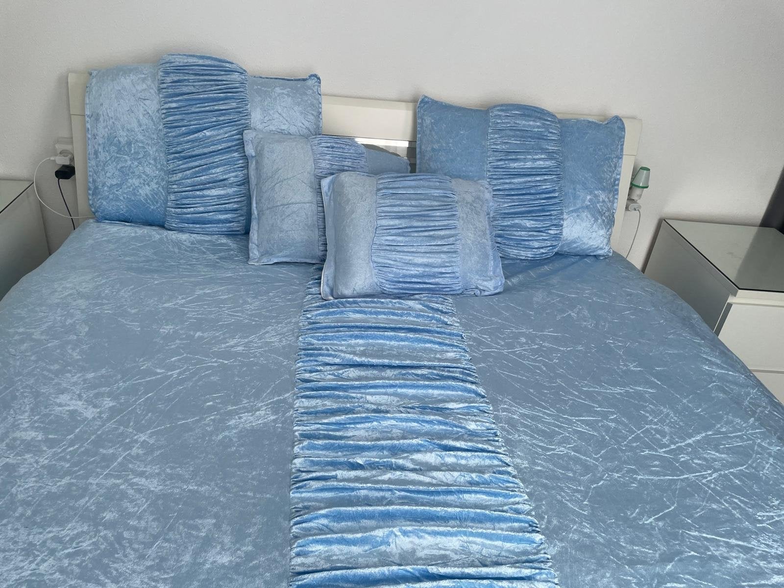 Lichtblauwe fluwelen sprei met kussens, 180x220 cm, Huis en Inrichting, Ophalen of Verzenden, Zo goed als nieuw, Blauw, Sprei