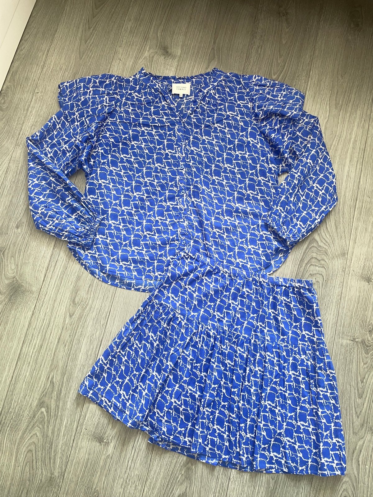 SECOND FEMALE blauwe tweedelig set blouse en rok mt M, Maat 38/40 (M), Blauw, Ophalen of Verzenden, Zo goed als nieuw