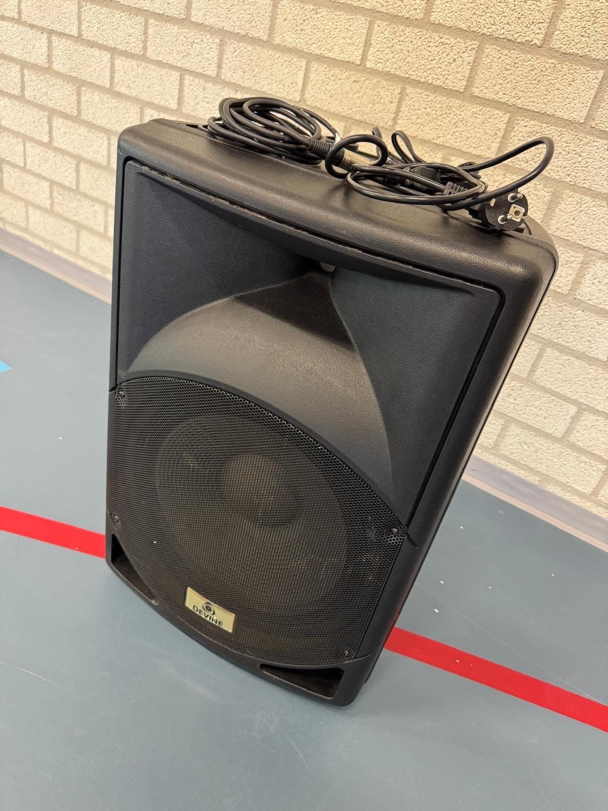 Devine Artis 15A actieve speaker met doos en kabels, Audio, Tv en Foto, Luidsprekers, Ophalen, 120 watt of meer, Overige typen