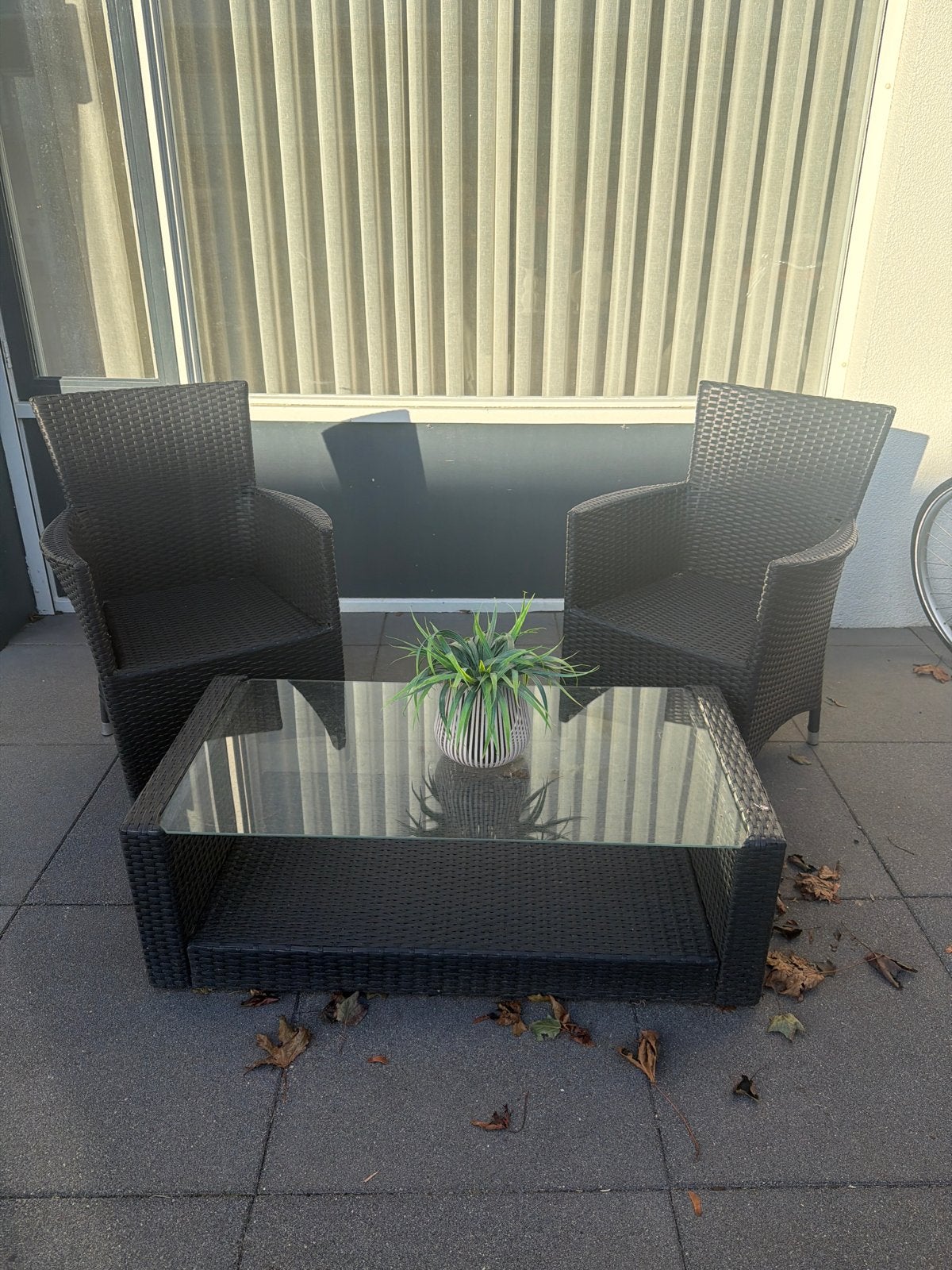 Zwarte Wicker Loungeset met Glazen Tafel, Tuin en Terras, 2 zitplaatsen, Gebruikt, Ophalen of Verzenden, Loungeset