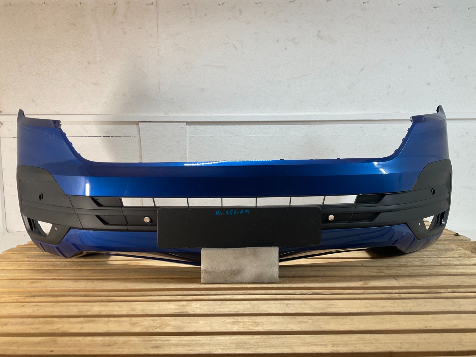 Bumper Volkswagen Transporter T6 7LA807221B Voorbumper R1-25, Gebruikt, Volkswagen AG, Bumper, Berliner Ring 2
38440  Wolfsburg, DE