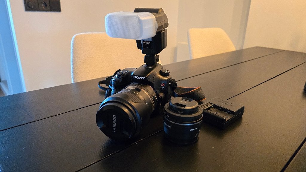 Sony A SLT-A65 + Tamron 16-300 + Sony 50mm + Nissin i60a, Spiegelreflex, Ophalen of Verzenden, Zo goed als nieuw, Sony