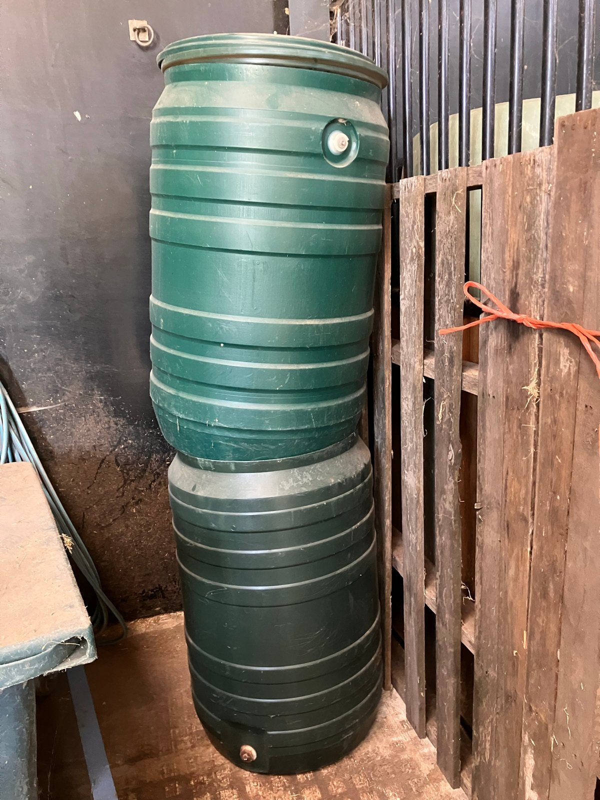 Grote groene regenton met deksel, 150 liter of meer, Ophalen, Gebruikt, Kunststof