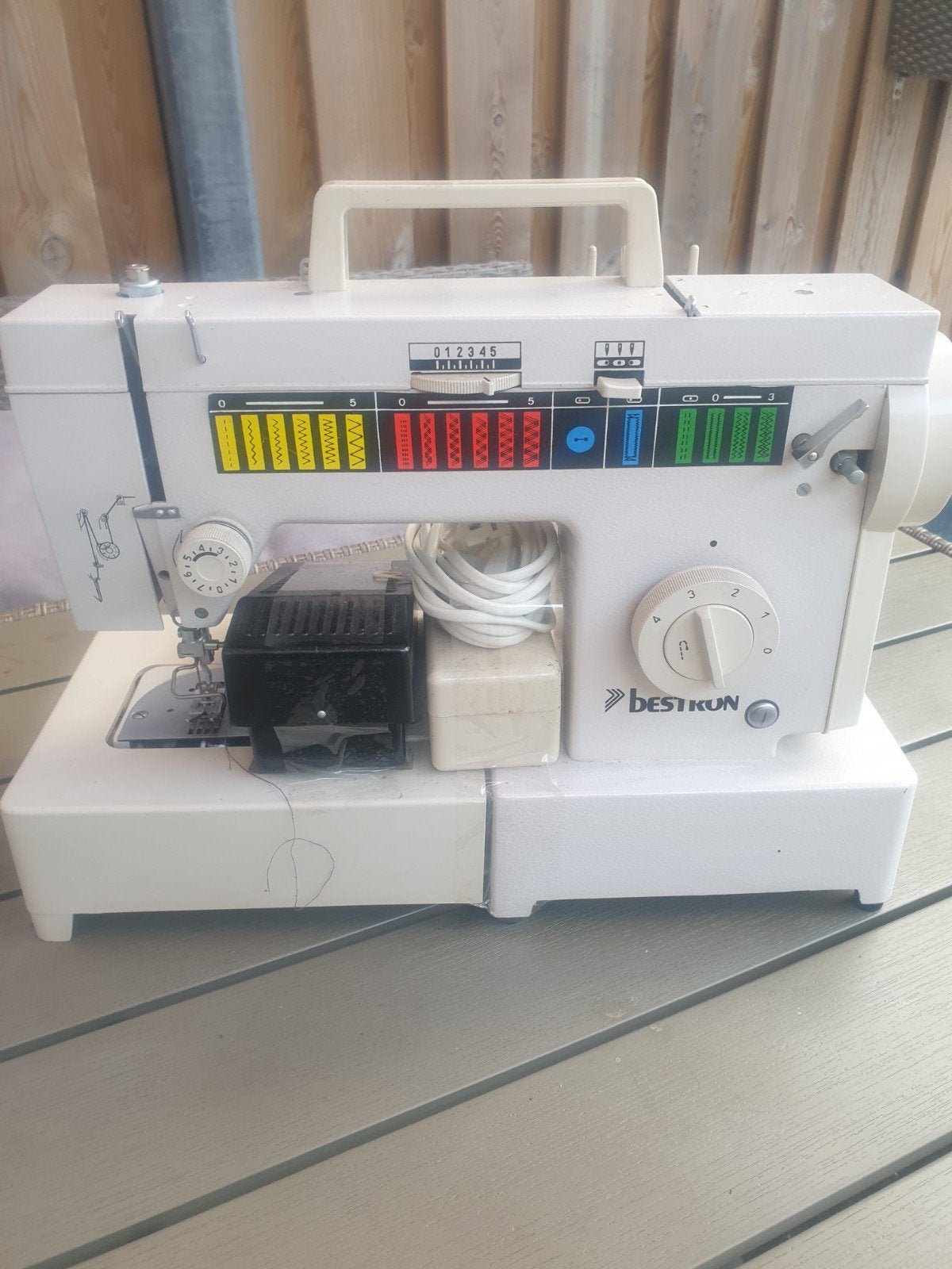 Naaimachien, Hobby en Vrije tijd, Naaimachines en Toebehoren, Ophalen of Verzenden, Lockmachine, Overige merken